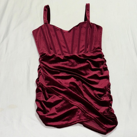 Elegant Velvet Burgundy Mini Dress - Picture 4 of 8